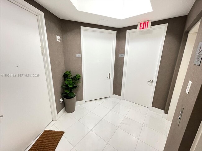 Building Photo - 15901 Collins Ave