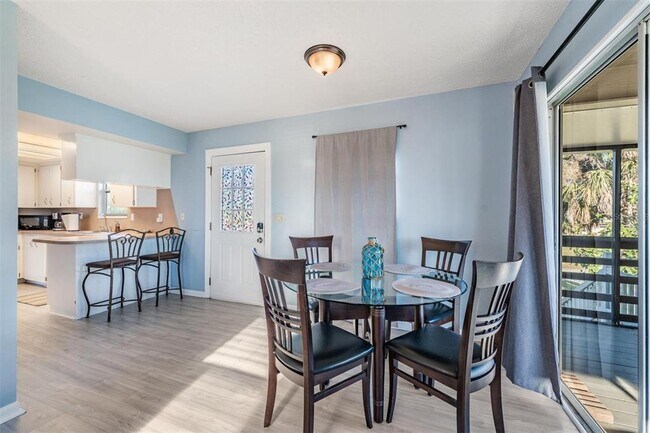 Building Photo - 208 S Canal St