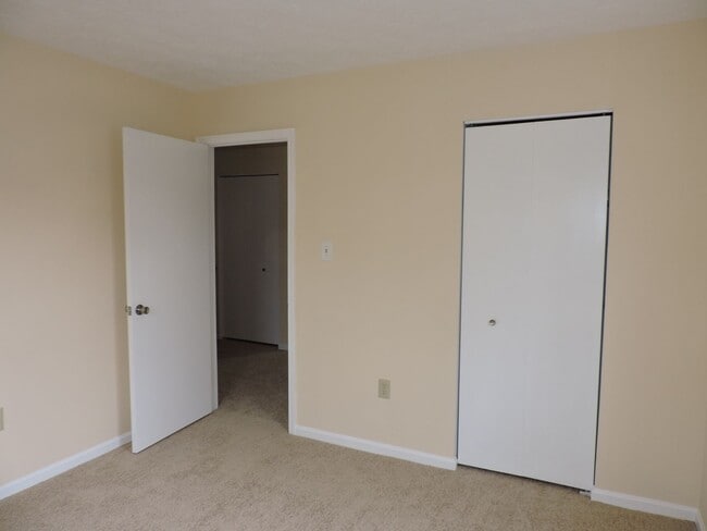 Building Photo - 34 Meadowside Ct