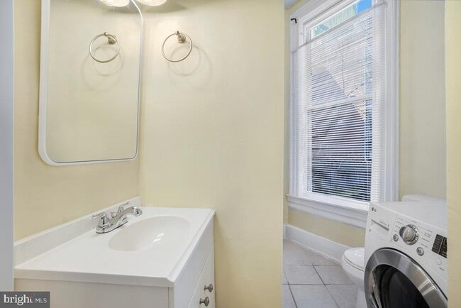 Building Photo - 471 Florida Ave NW