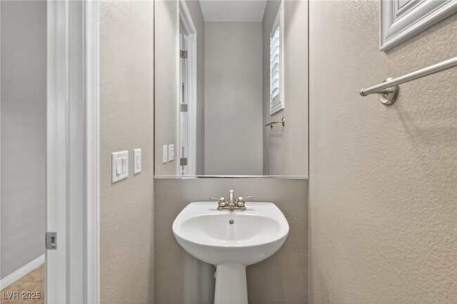 Building Photo - 5670 Granollers Dr
