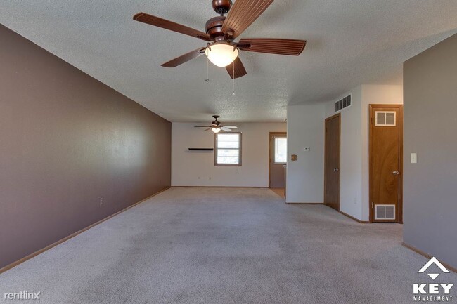 Building Photo - 2 br, 1.5 bath Townhome - 3003 S Brandywin...