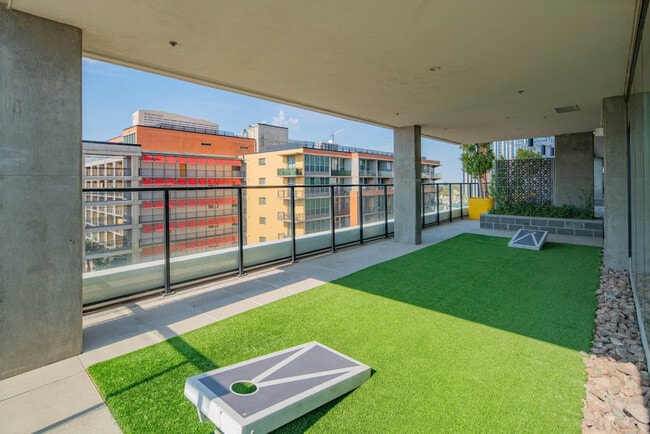 Building Photo - 700 N 4th St