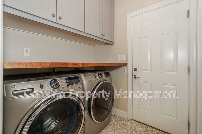 Building Photo - 181 Streamside Pl