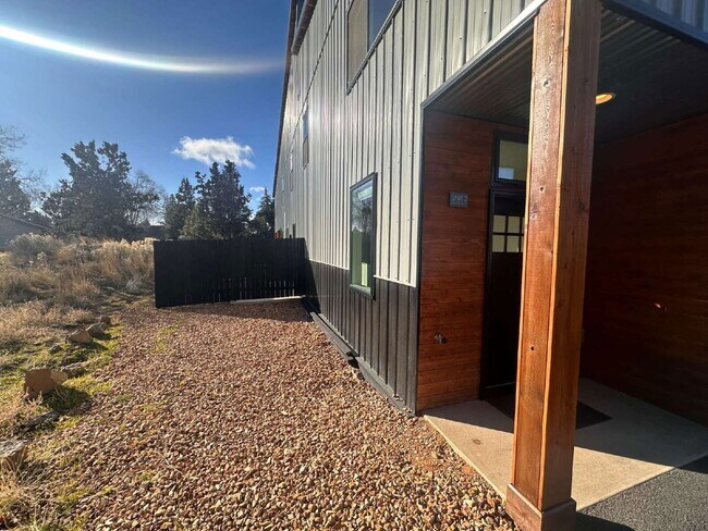 Building Photo - 20611 Independence Way