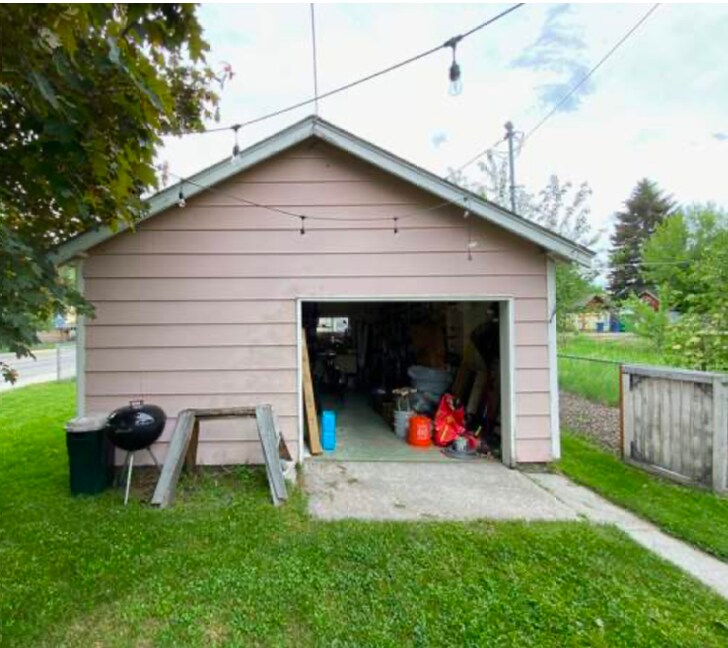 Building Photo - 542 N Black Ave