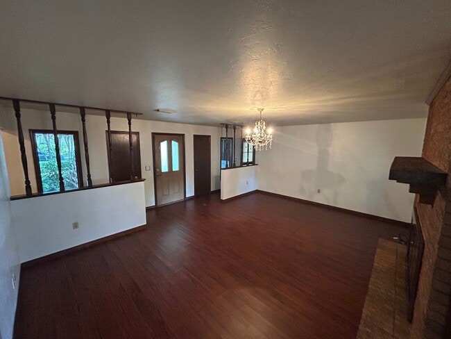 Building Photo - Spacious 3-Bedroom Home with Fenced Yard &...
