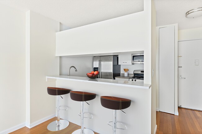 Building Photo - 2 S End Ave