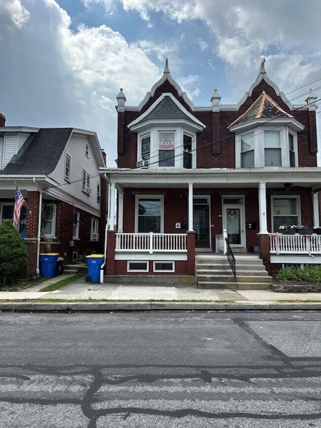 Primary Photo - 172 E Emaus St