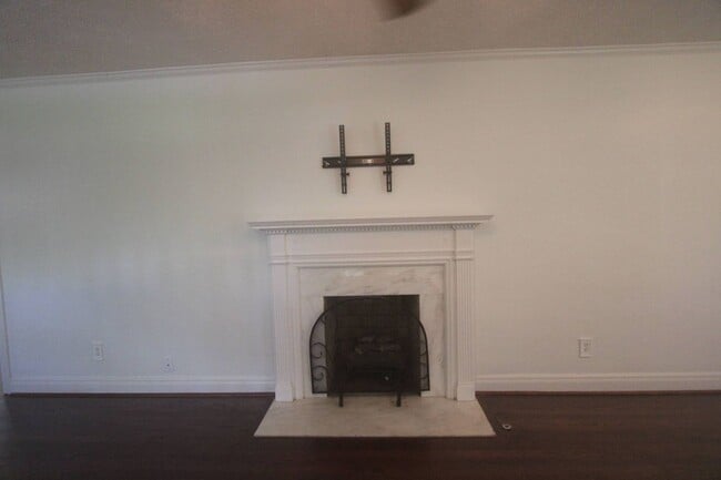 Building Photo - For Lease - 3 Bed, 1.5 Bath, 1600sqft, Sin...