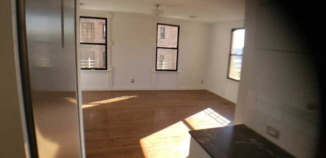 Building Photo - 42 Park Terrace E