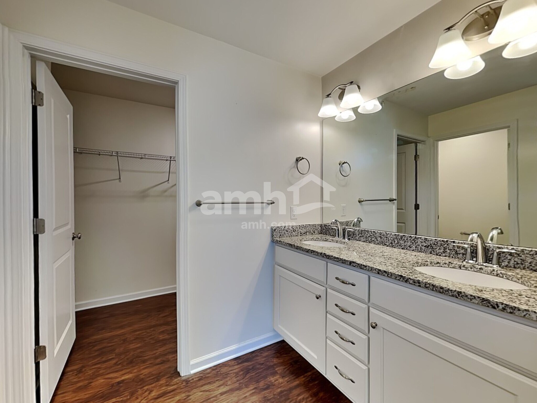 Building Photo - 212 Dogwood Cir