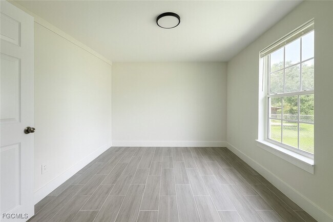 Building Photo - 581 Wood Ave