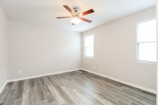 Building Photo - 2157 Barx Dr