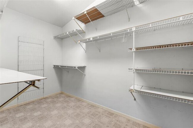 Building Photo - 2041 SE Floresta Dr