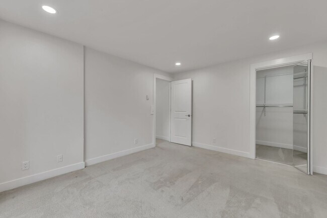 Building Photo - 7143