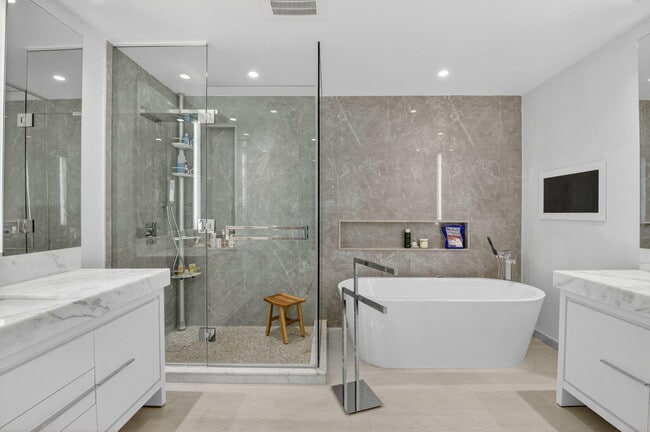 Building Photo - 200 SE Mizner Blvd