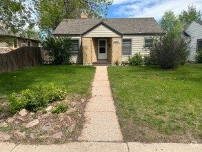 Building Photo - 3 BEDROOMS PLUS OFFICE,  2 BATHROOM, SINGL...
