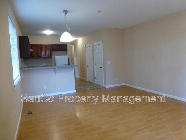 Building Photo - 1109 NE 106th Ave