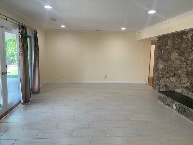 Building Photo - Gorgeous Two Story /Five Bedrooms in Burbank With Fantastic Views!!!