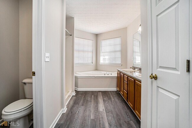 Building Photo - 1730 Bennett Dr