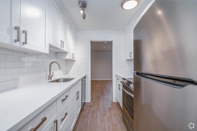 2BR, 1BA - 750SF - Kitchen - Nordic View | Modern Living in the Heart of Seattle