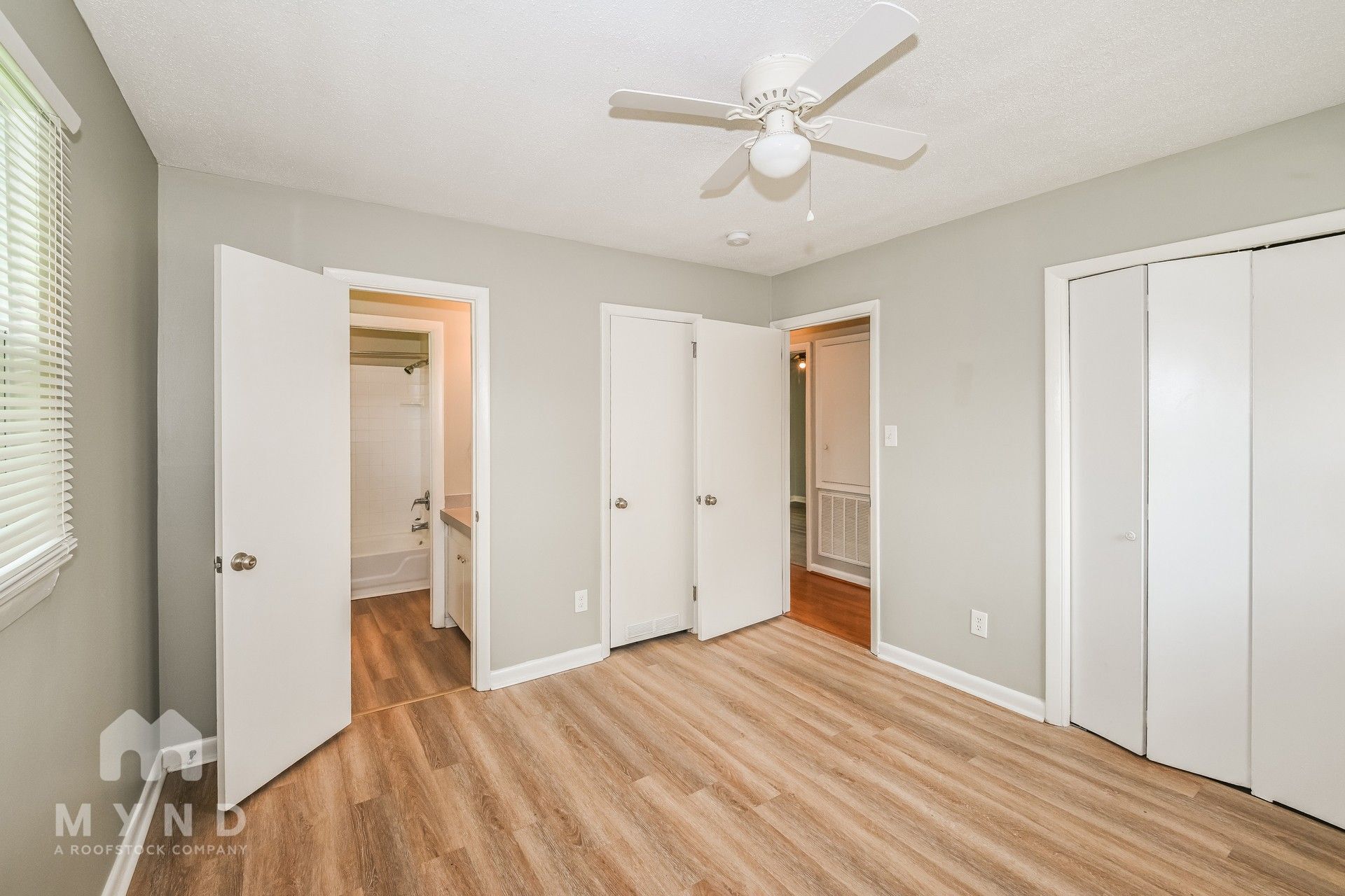 Building Photo - 221 Tanglewood Dr