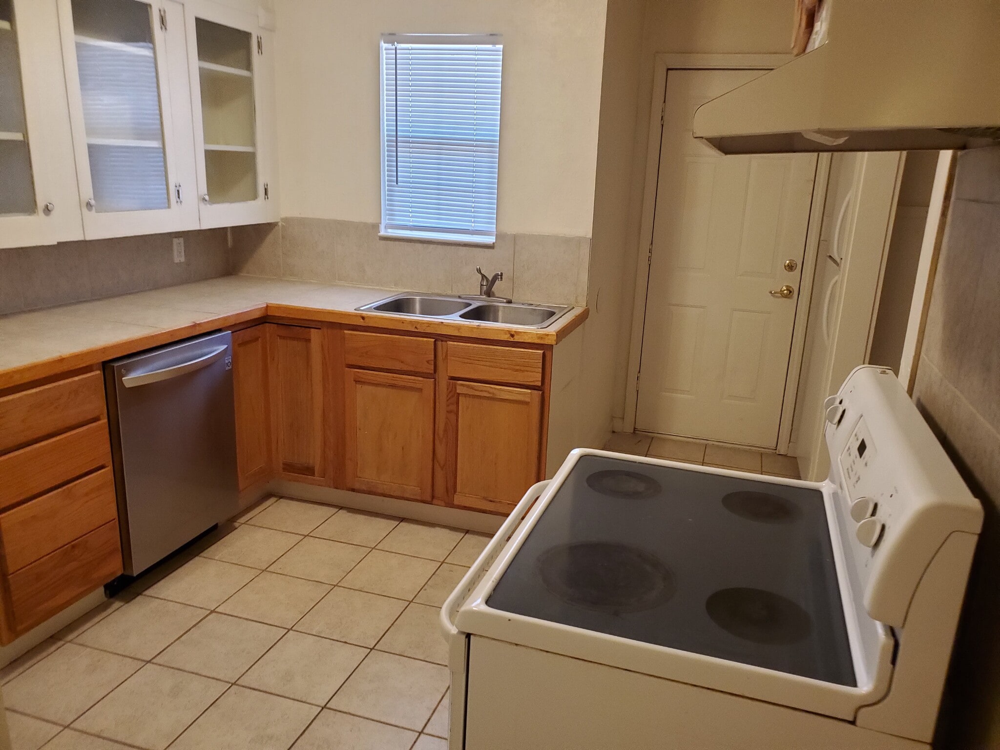 Building Photo - 700 N Lea St