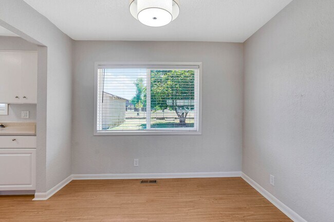 Building Photo - Well kept 3 bed, 1 bath in NE Salem