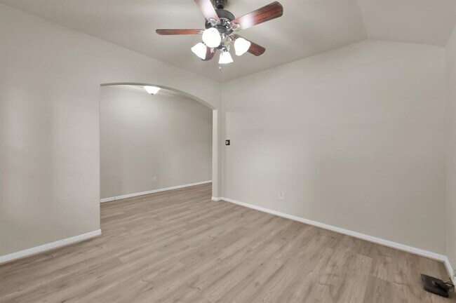 Building Photo - 973 Doire Dr