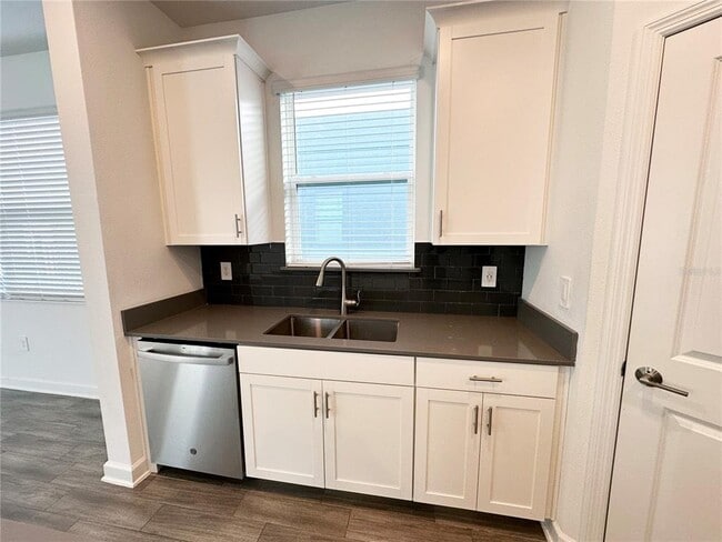 Building Photo - 11288 Listening Dr