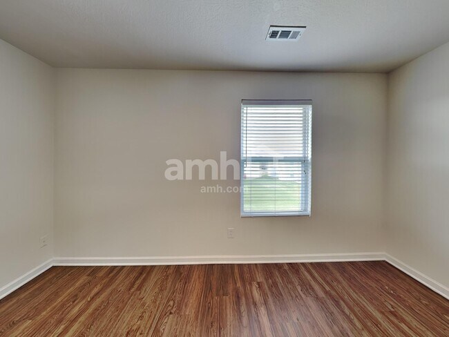 Building Photo - 1245 Cloverview St