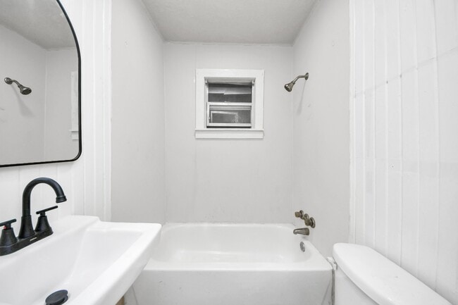 Building Photo - 3804 Lila St