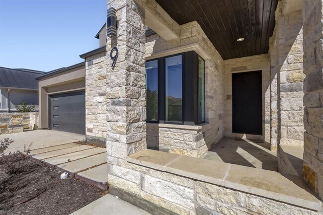 Building Photo - 9 Denbury Glen