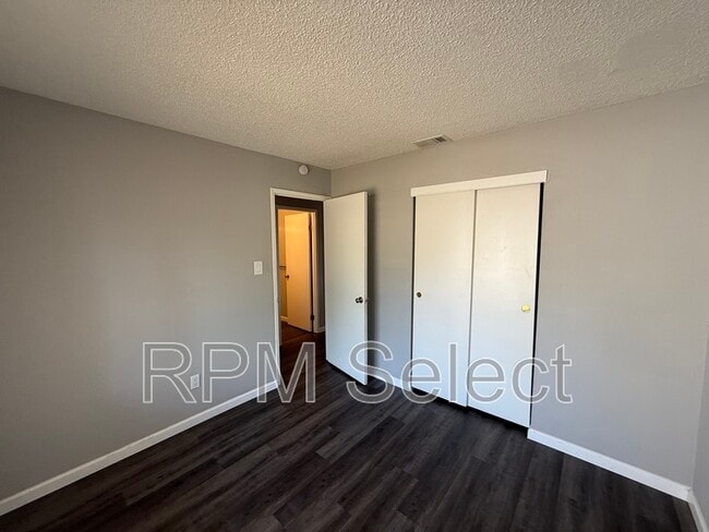 Building Photo - 8826 Grayling Way