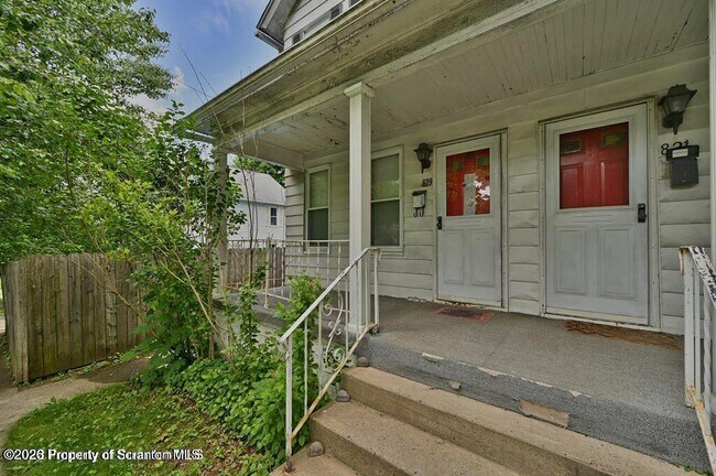 Building Photo - 819 Delaware St