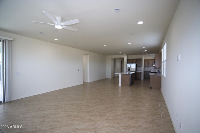 Building Photo - 815 W Finch Dr