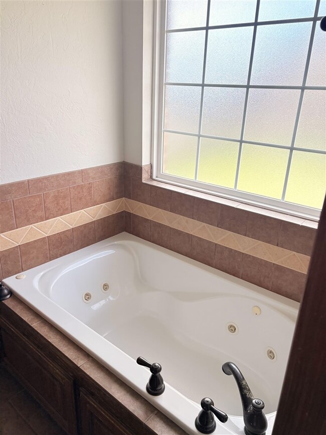 Building Photo - 1209 Alma Dr