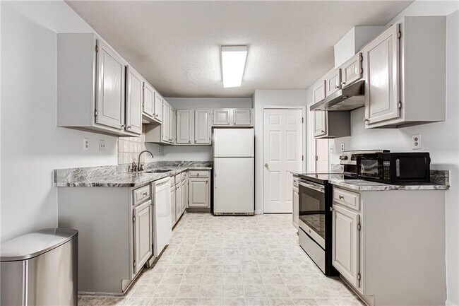 Building Photo - 605 Garden Ct