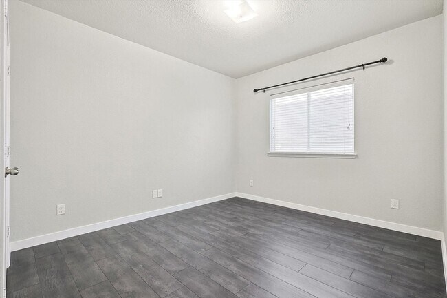 Building Photo - 9205 Benevolent Ct