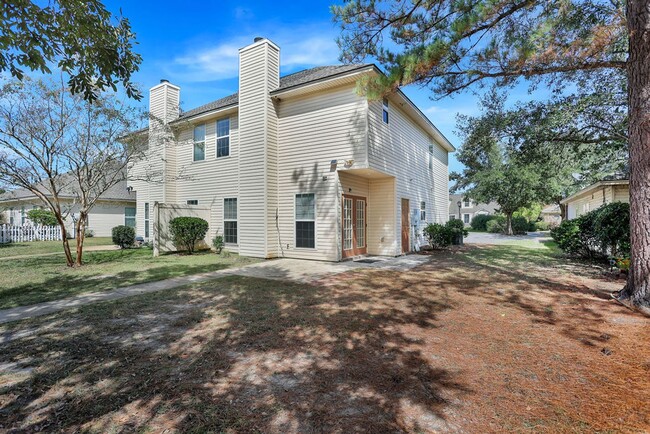 Building Photo - 3 bedroom 2.5 bath townhome in Carriage Square @ Morgan Pines