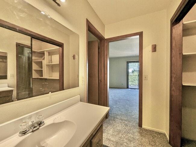 Building Photo - 16481 Tony Ct