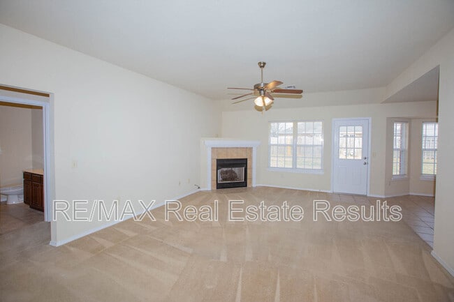 Building Photo - 1902 SW Fremont Rd