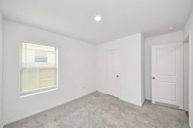 Building Photo - 3037 Pensacola Dr