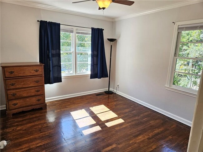 Building Photo - 173 Nancy Dr SE