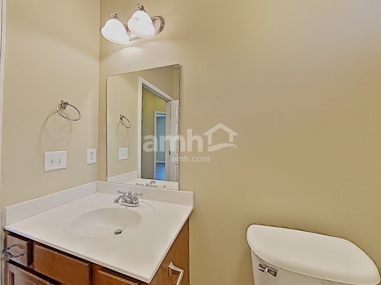 Building Photo - 533 Callie Ave