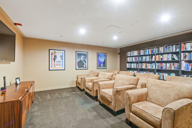 Building Photo - 529 S Flagler Dr