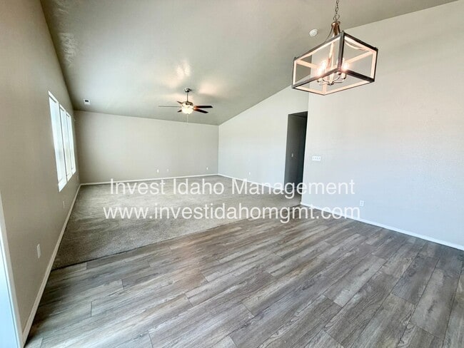 Building Photo - Spacious 4 Bed 2 Bath Home in Kuna