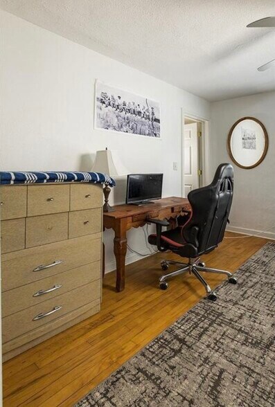 Building Photo - 355 Saint Clair Ave