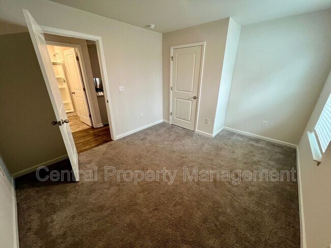 Building Photo - 534 Evaleigh St